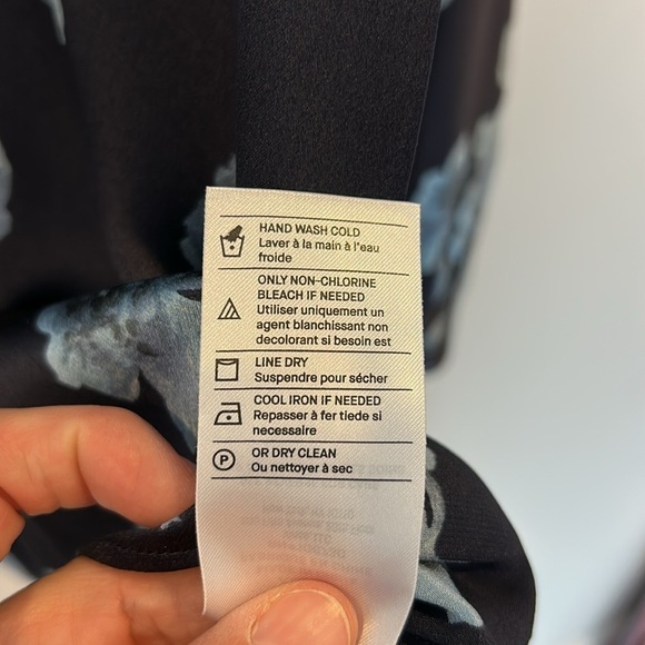 Vince Tapestry Floral Silk Popover Top Blue Black - Picture 9 of 13